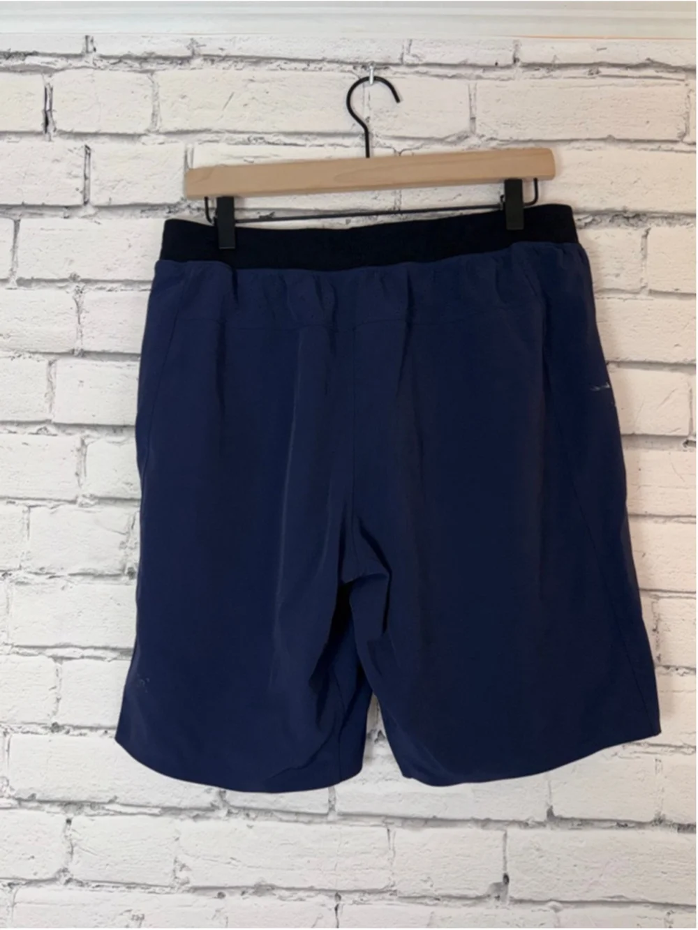 Men's Lululemon Athletic Shorts UNLINED Pace Breaker Size Large Blue Black